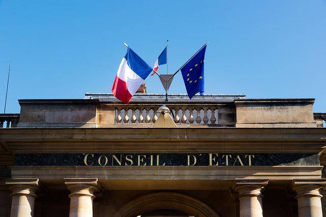 Avocat droit public référé liberté Paris France